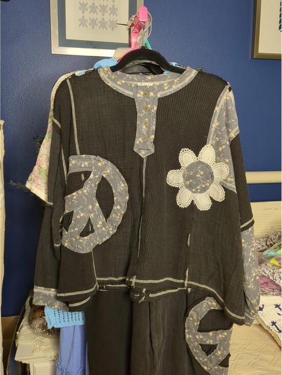POL Waffle Knit Patchwork Peace Sign Flower Tunic Top Long Sleeve Boho Size L - Picture 2 of 8
